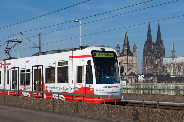 Stadtbahnwagen auf der Deutzer Brcke