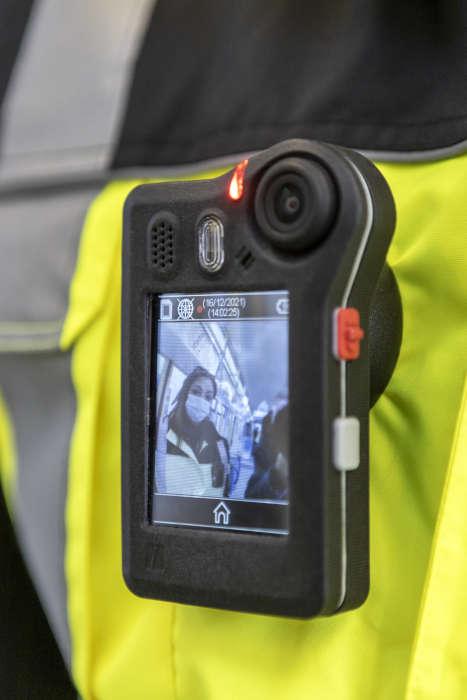 Wenn die Bodycams eingeschaltet werden sieht sich die gefilmte Person selber im Display