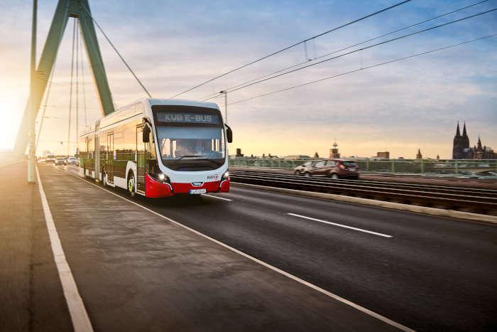 E-Bus auf der Severinsbrcke