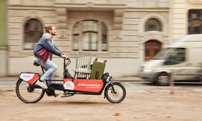 Beladenes Lastenrad im Einsatz