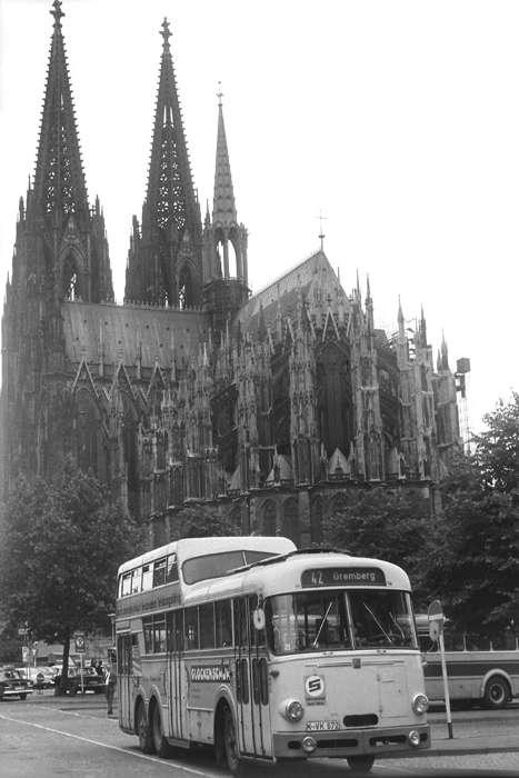 Bus Bssing 6500 T Aero - Der Anderthalbdecker - vorm Dom