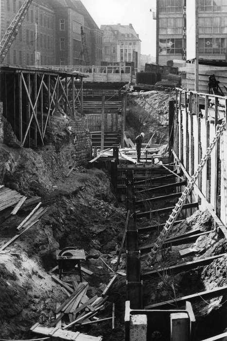 Ausschachtung fr den U-Bahn Bau 1971