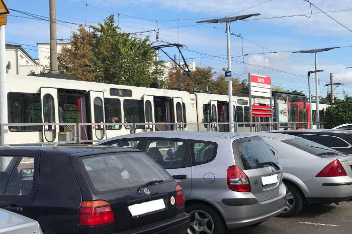 Abgestellete Fahrzeuge auf dem P&R Platz Srth