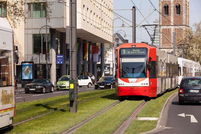 Niederflurstadtbahn auf der Ccilienstrae