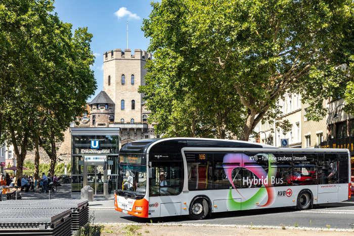 Hybrid-Bus am Chlodwogplatz