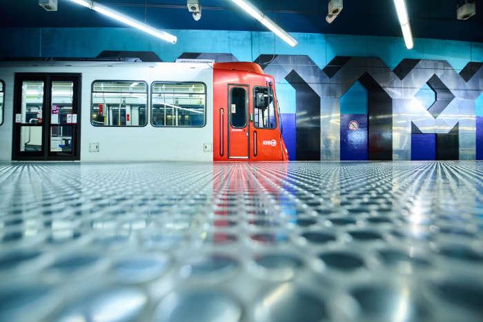 Stadtbahn in der Haltestelle Krnerstrasse