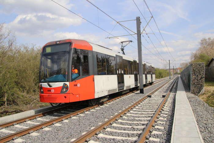 Stadtbahn auf der Zulaufstrecke zur Abstellanlage