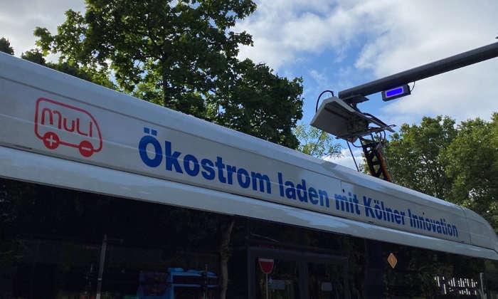 Werbung kostrom auf einem Bus