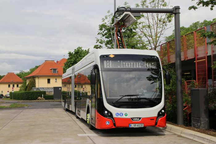 E-Bus an der Ladesule