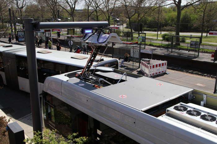 Pantograph heisst die Ladesule fr E-Busse, hier eine Nahansicht